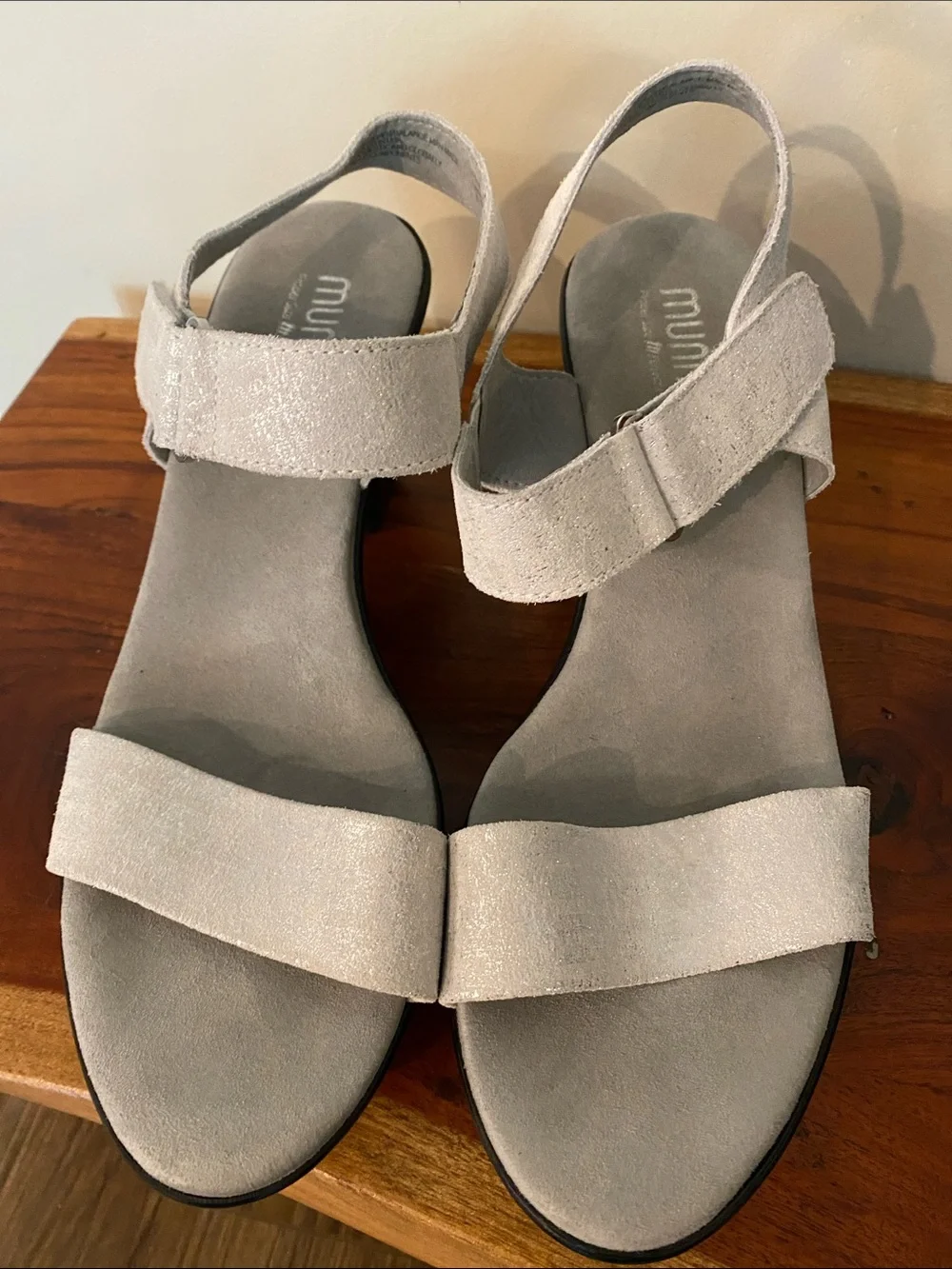 Munro Willa Metallic Wedge Sandals in a neutral color size 11 suede strappy